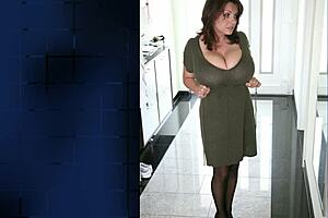 Huge boobs on that bbw chubby milf slut.