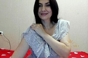 Smell Angela-MILF's mature brunette tits and armpits reeking of hot sex!