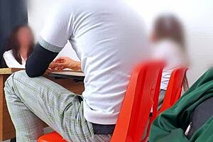 maestra mexicana pone examen extraordinario a estudiantes en salon