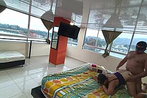 De Viaje Con La Esposa De Mi Jefe Nos Toc� Compartir La Cama Y Le Deje Toda Mi Leche Adentro En El Hotel 1-2 Fullonxred