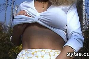 Milf Toys On Beach And Jerks Voyeurs Before Amateur Group Sessions