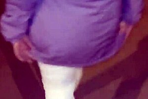 Encuentro A Una Madura Puta Con Un Culo Enorme En La Calle Usando Hilo Rojo Transluciendo Le Hago Propuestas Para Follar Y Acepta