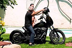 samantha is a true bombshell who loves intense encounters with her small waist and sexy brunette vibe