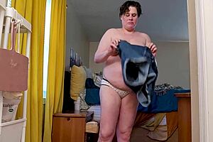 clara crisp milf bbw shows hairy armpit and belly in giantess video bts