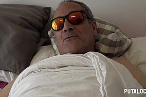 Putalocura - la limpiadora estrella del sur bangs her boss and swallows his cum in bedroom 😜💦