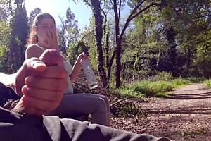 와, 공원에서 밀프 꼬셔서 박고 빨고 얼굴 사정!