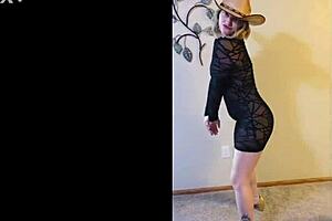 ScarlettRaven Strips Down in Homemade Amateur Video