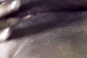 Come lick my wet lips now!