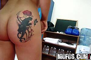 Float like a butterfly, suck on this d - milf Dayna Vendetta gets black revenge!