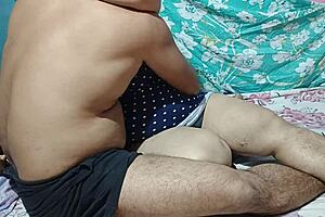 真实自拍印度Desi Bhabi裸体猛操大声浪叫！