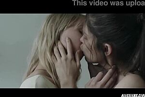 Juana Acosta Ingrid García Jonsson in Acantilado 2016