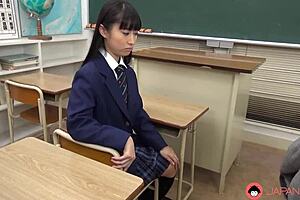 日本18+少女Tomomi Motozawa被老老师近距离无码猛干😲