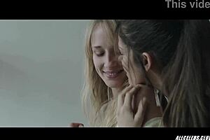 Juana Acosta Ingrid García Jonsson in Acantilado 2016