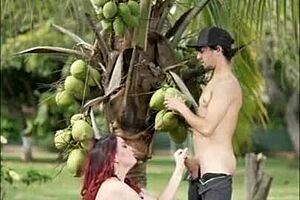 a small 18+ but delicious outdoor blowjob!