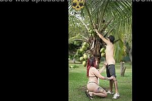 a small 18+ but delicious outdoor blowjob!