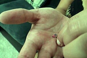 Ces nichons trop gros pour ce pull moulant