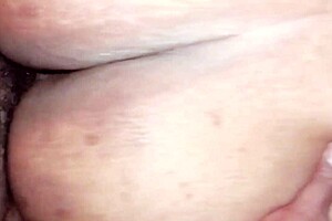 Comendo a buceta e o cu da viúva no velório do marido 😏