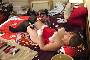 Granny Carmen enjoys dildo fucking for Christmas in July homemade orgasm