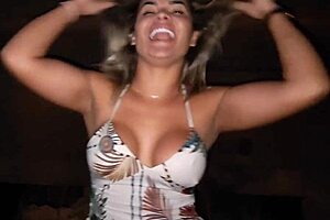 In a thrilling night adventure, Vagninho and Luna Oliveira engaged in exhibitionism and intense anal fucking between train cars until cum spurted out with adrenaline pumping.