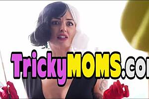 bored rich housewife tries her new strap on with pretty bf and it's super fun 😏