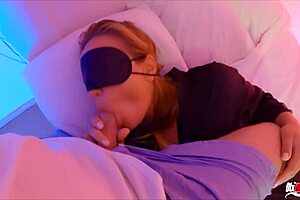 stepmother sucked her stepson's penis without knowing and swallowed his sperm on the sofa 😱🍆