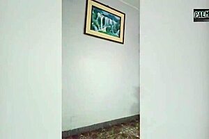 convencí a una mujer madura para tomar algo mientras su marido estaba de viaje. finalmente se puso cachonda y dejó que la cogiera con facilidad.