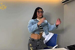 Milf psychologist helps patient who was cheated on by his girlfriend - Salome Gil