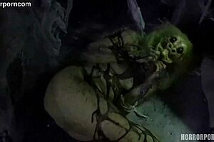 Horrorporn Features Female Spider in Taboo Deepthroat Action