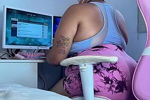 gaming session turns embarrassing for curvy latina with big ass in leggings during online play