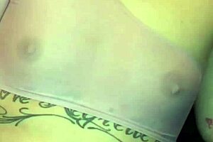 Pinklypuff's Big Ass Shakes Wildly!