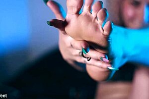 Hey gorgeous Marilou, you're back for more Evol feet worship and steamy masturbation session with the queen?