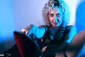 Hey gorgeous Marilou, you're back for more Evol feet worship and steamy masturbation session with the queen?