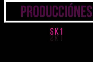 Encuentro a la cachonda de mi hermanastra masturbandose y la ayudo con mi enorme polla parte1!