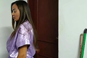 Levantei E Fui Fazer O Café E Na Cozinha Fiquei Feliz