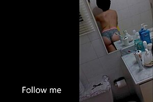 Pack of sexy 19-year-old Mexican girl suggests squirting masturbation in Argentinian style.