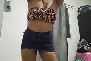 atencion madrastra ninfomana es captada por video llamada con su hijastro de mexico. she masturbates big tits and juicy pussy while he jerks off in bedroom.