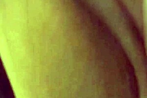 beruka mi mujer cachonda ense�ando su caliente carnosa y jugosa panocha en medias de red abiertas