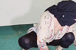 Big Ass Amateur Indian Muslim Maid Showing Through Black Transparent Pajama