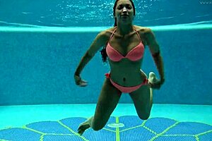 Hey, how does Hungarian naked Sazan Cheharda tease while swimming underwater?