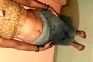 Indian girl loves pussy licking and sucking in hot quickie with daddy roleplay!