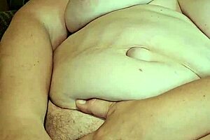 Milf cums with big tits