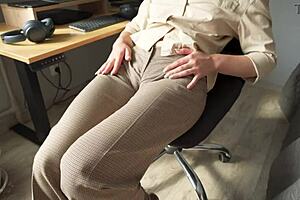 hey, look at my fat cameltoe in these tight trousers