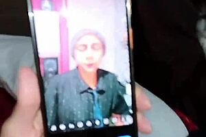 Bastidores Da Esposa Kally Cremosa Chupando O Câmera No Meio Da Gravação De Seus Conteúdos De Humor Podrução Amadora Vídeos Caseiro Real