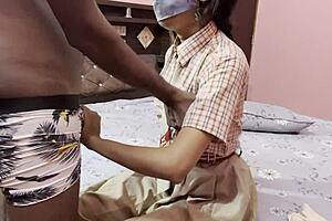 Fată din sat indian 18+ școlăriță ia pula mare în quickie hardcore cu spermă pe cur