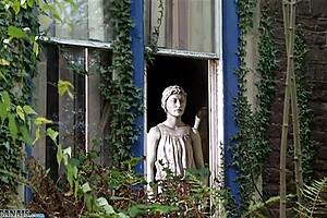 Doctor Who and Mia Khalifa together.