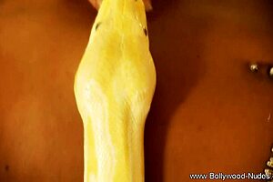 she likes to entice your senses with her mature brunette amateur solo indian charm