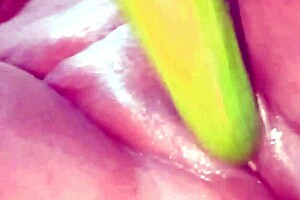 Desi bhabhi applies oil to tight pussy for hardcore fucking with big cock today
