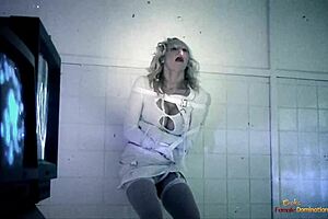 I love watching this blonde hottie enjoy a crazy chick fucking with two guys in the hospital.