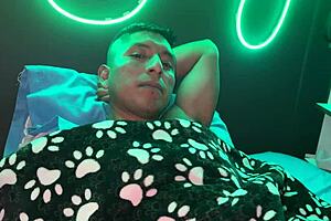 hermanastro lets me masturbate him but i really wanted to lick and suck his cock