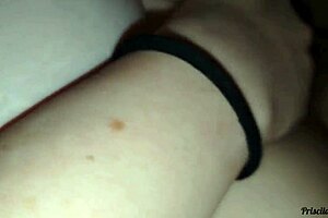 Comi a buceta da minha madrasta com força até gozar dentro. Acabei engravidando ela, agora é uma milf latina com big tits e big ass no taboo.